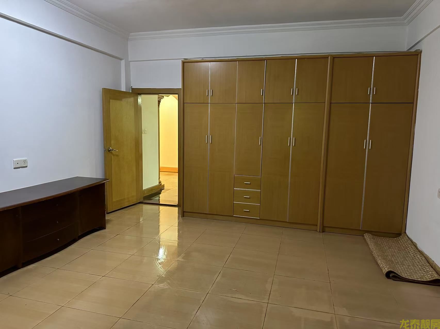 老城区大塘奔辉花园步梯8楼大平层