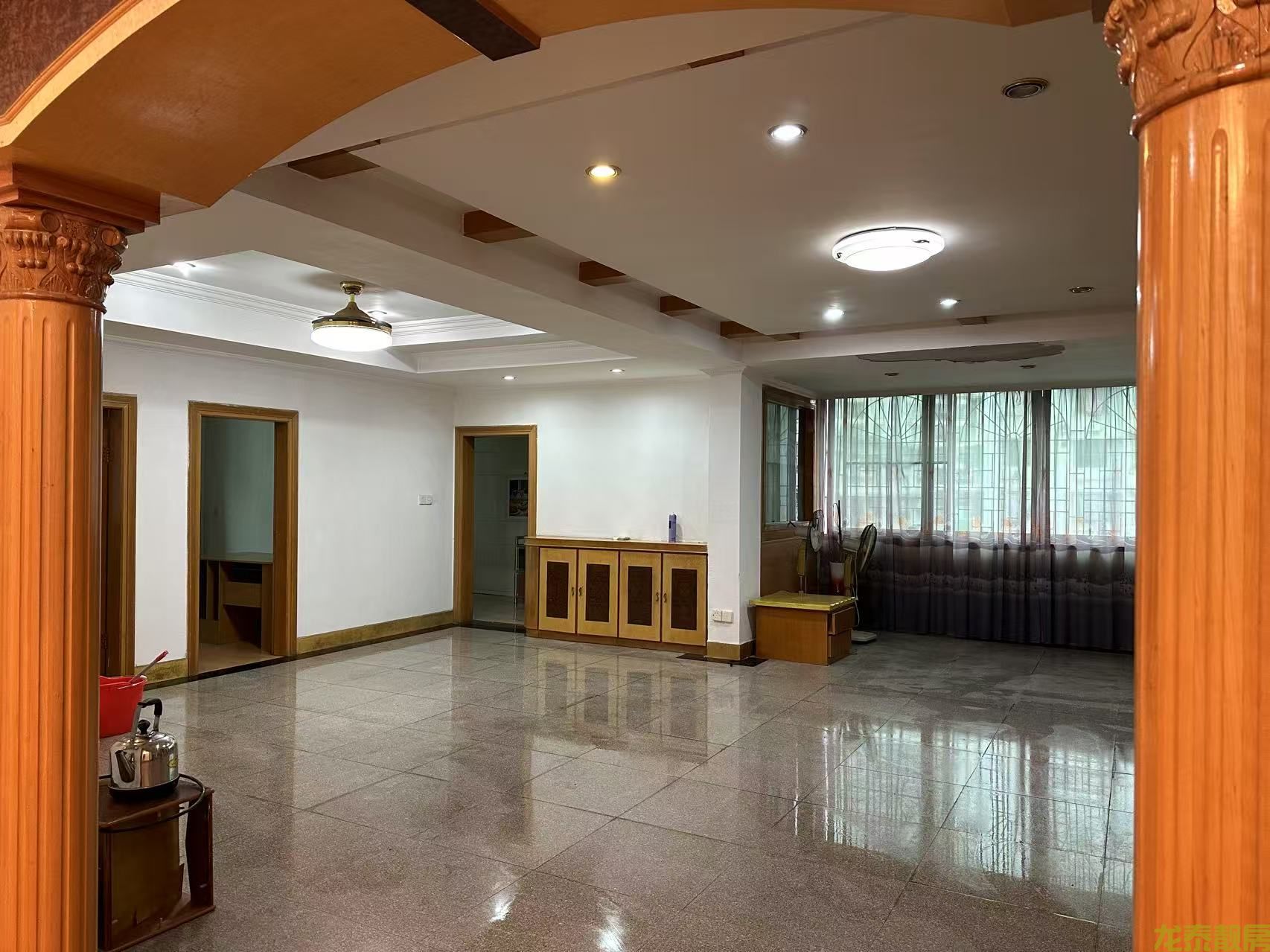 老城区大塘奔辉花园步梯8楼大平层