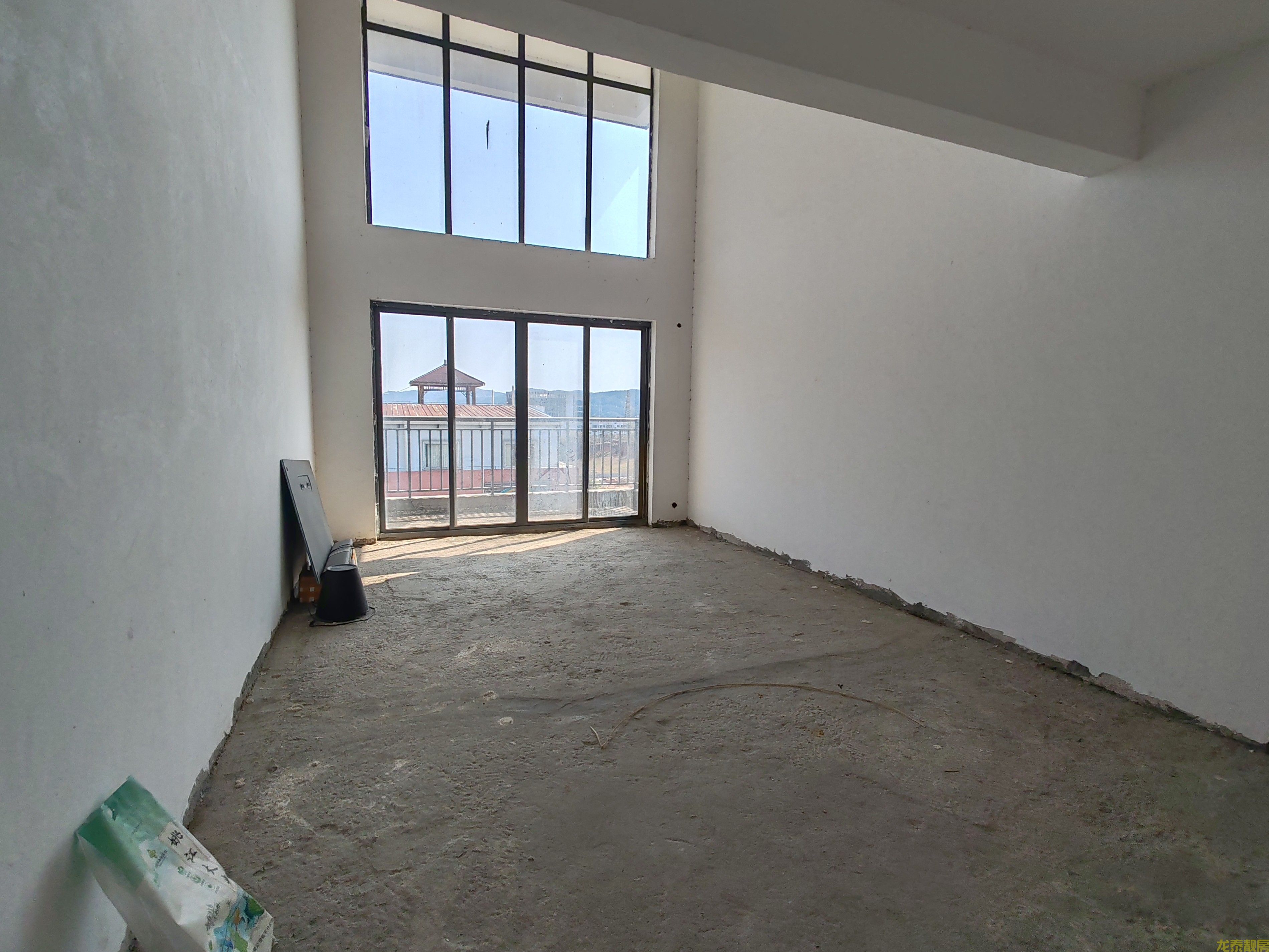 香槟壹号电梯复式小高层