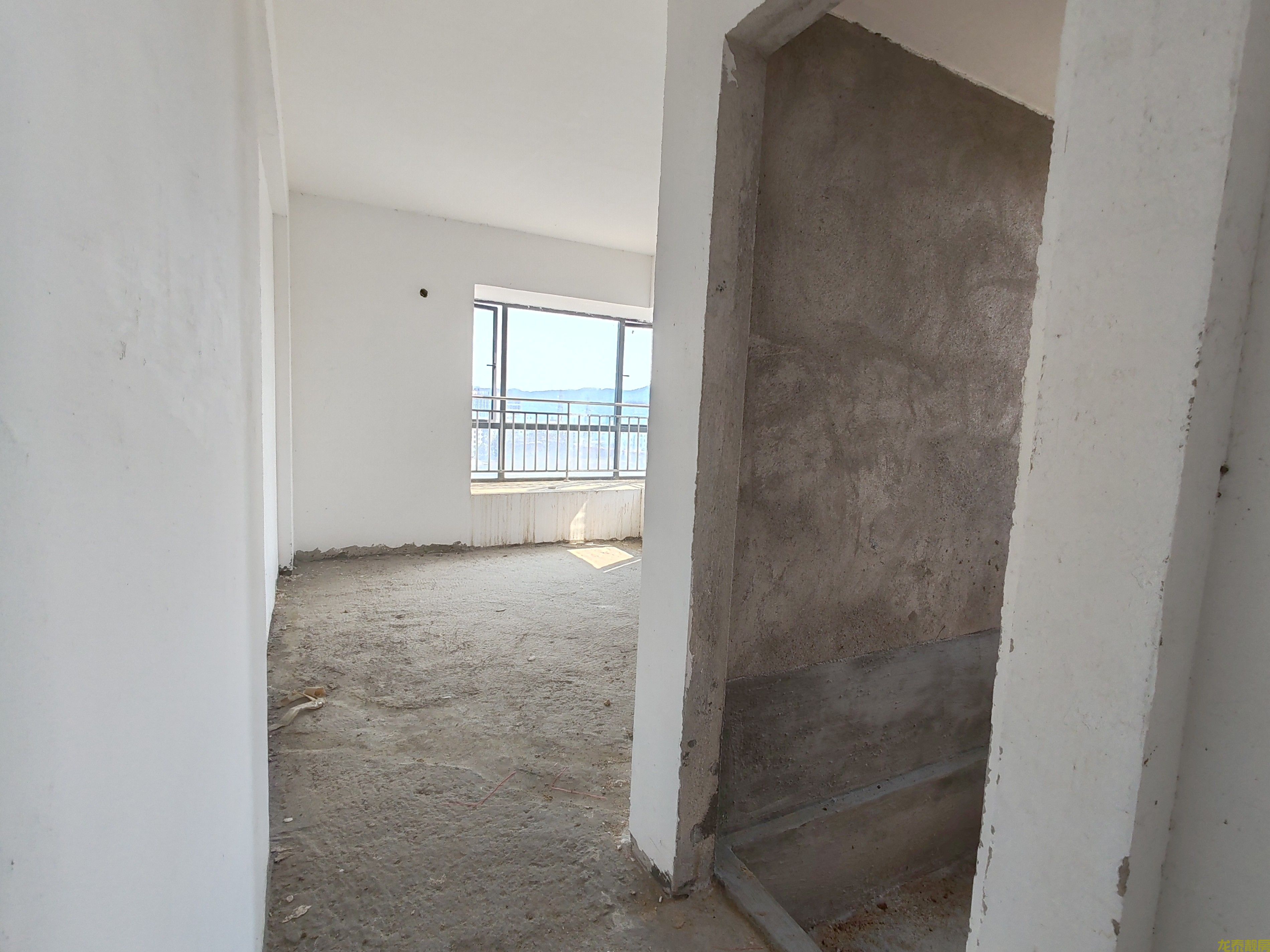 香槟壹号电梯复式小高层