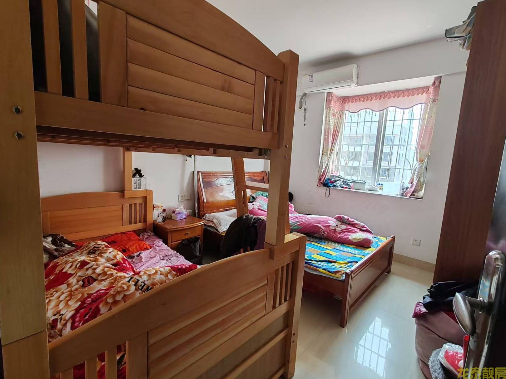 广信新城步梯三房售32.3万