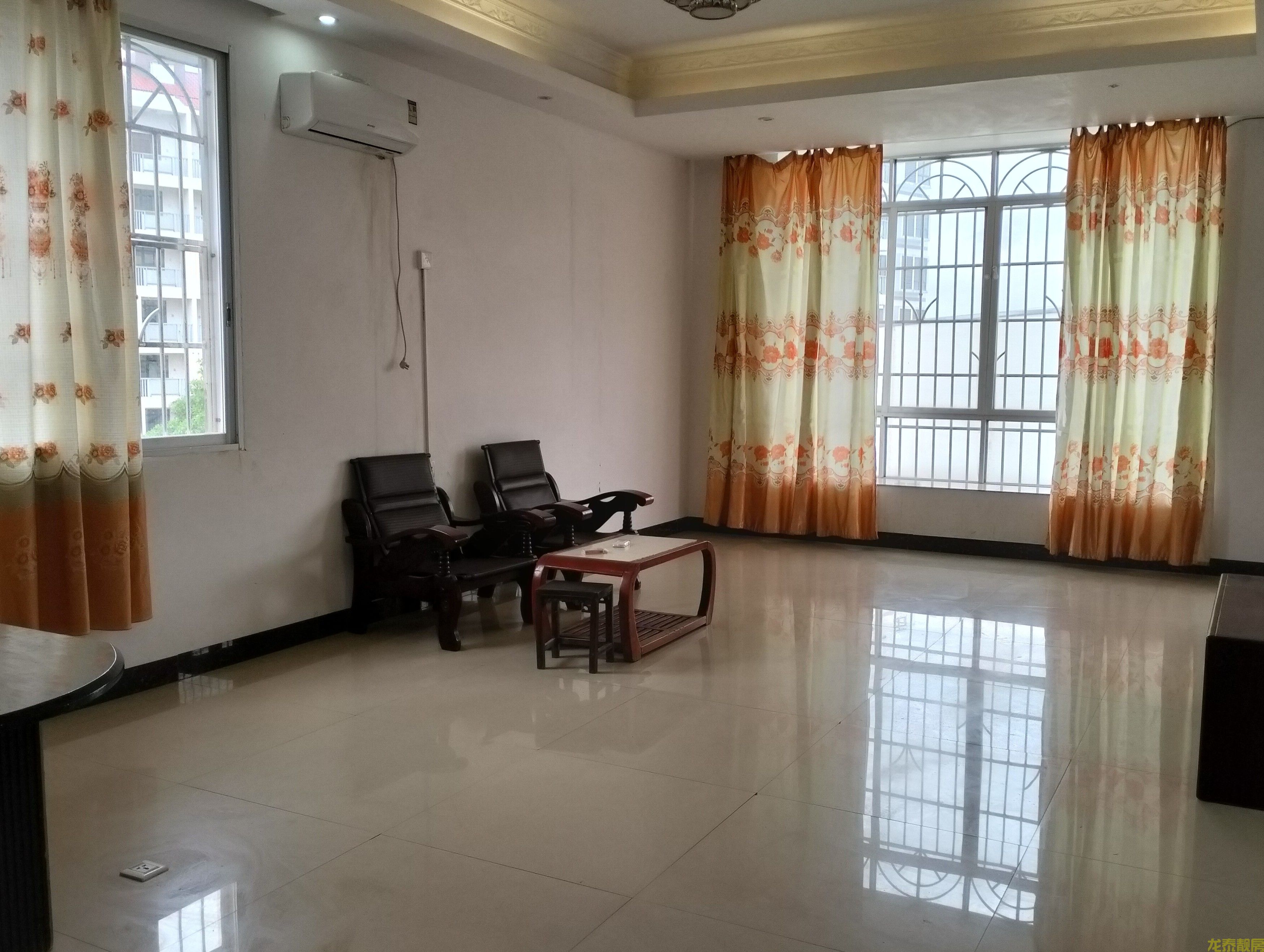 曙光村步梯四楼三房