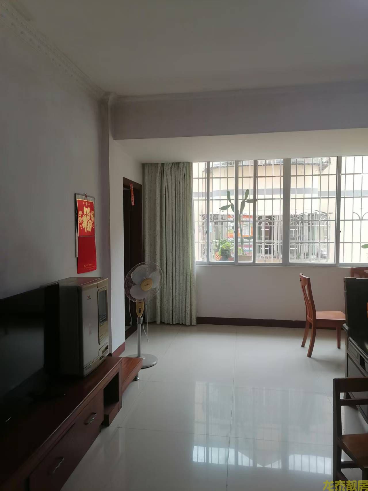 青果场步梯6楼三房