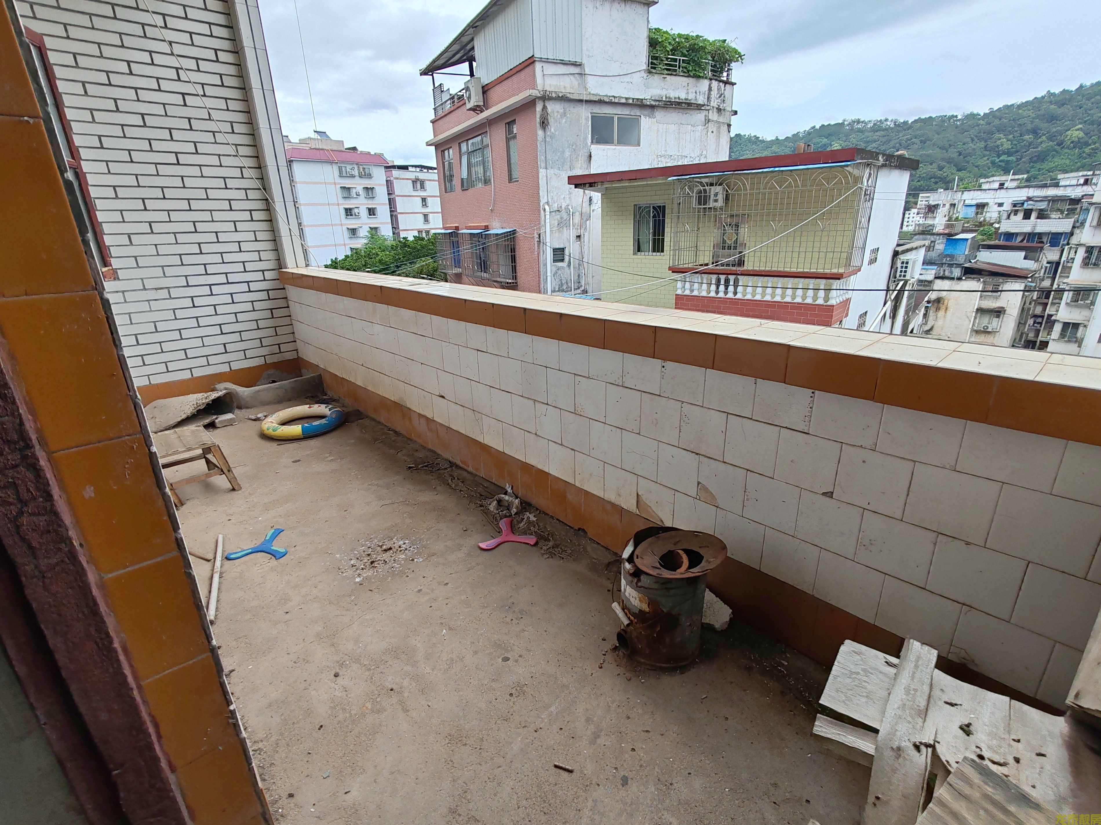 老城区三层半自建房整栋出售