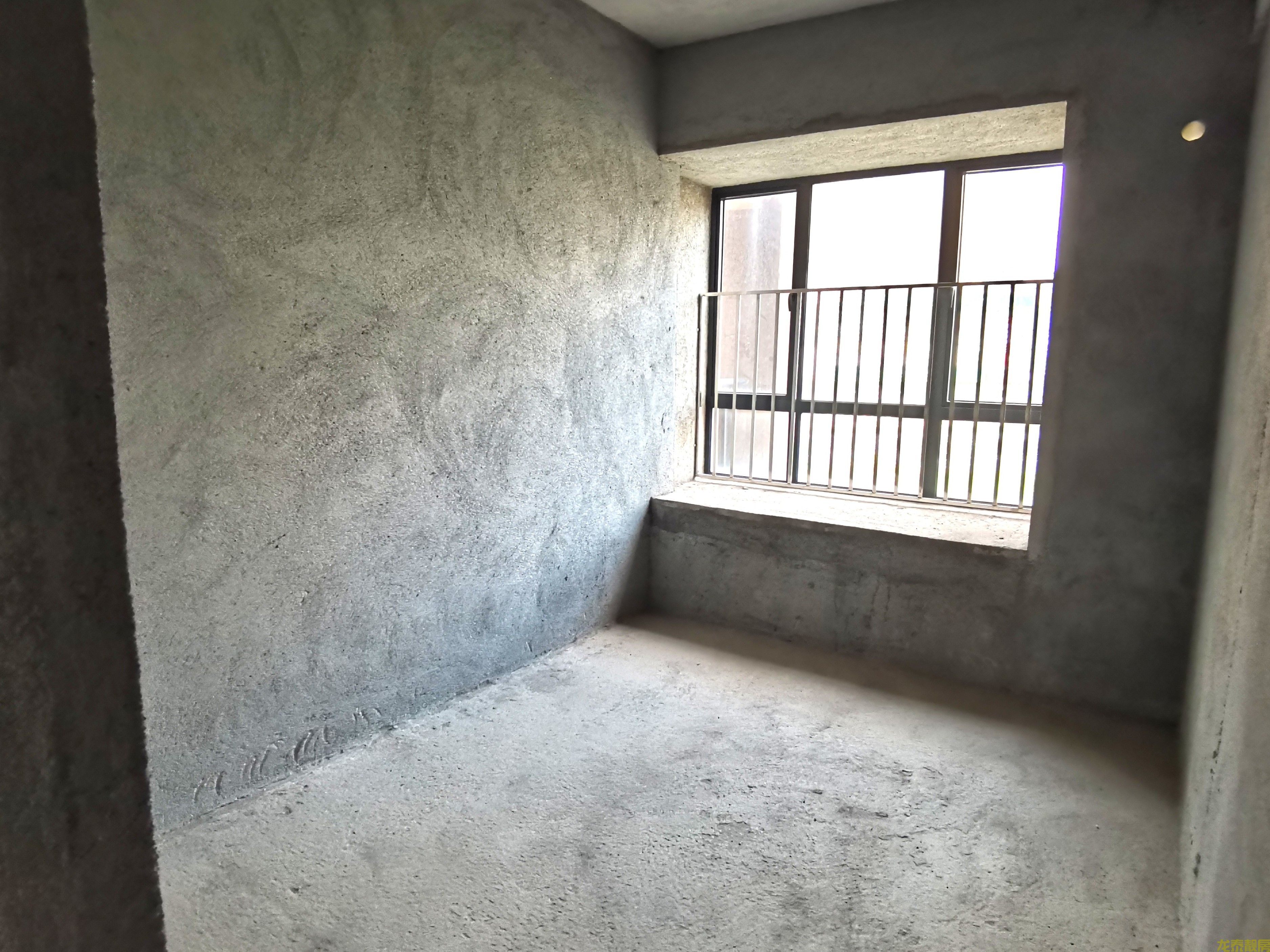 康怡花园电梯毛坯三房