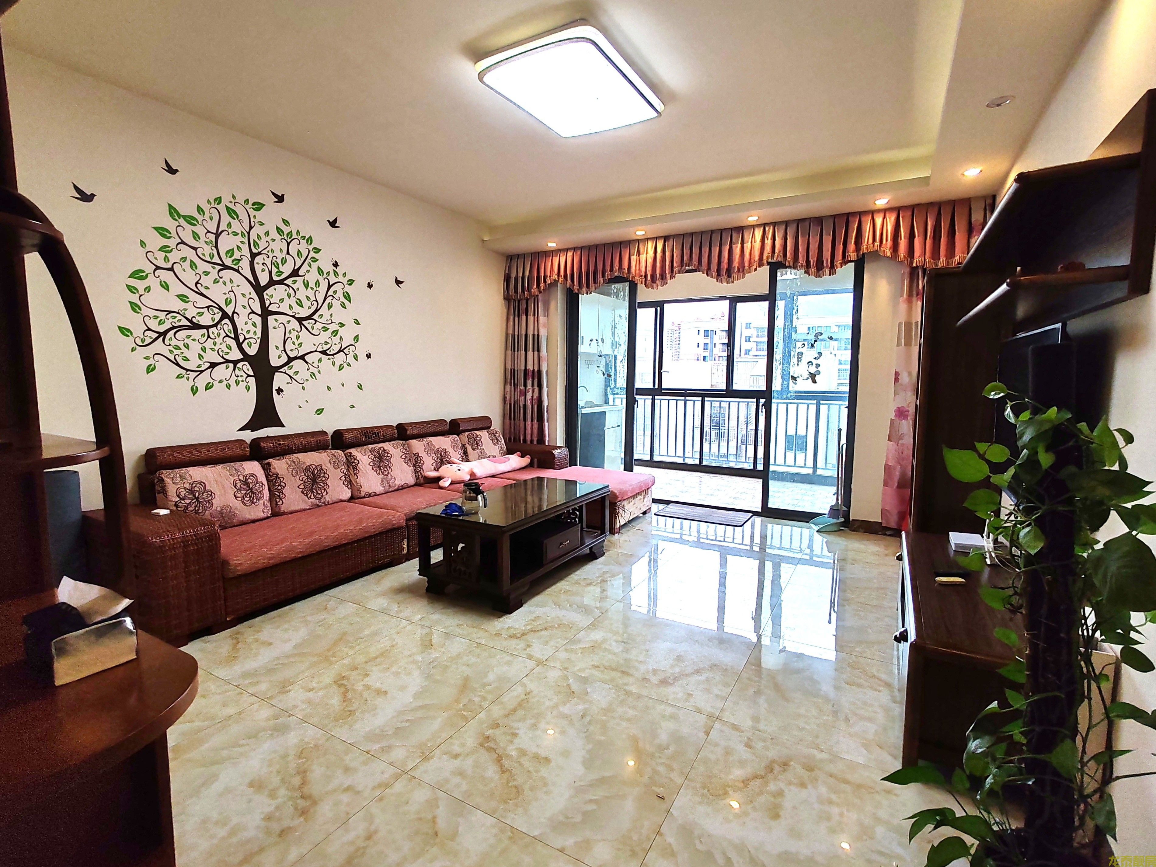 香槟壹号电梯两房