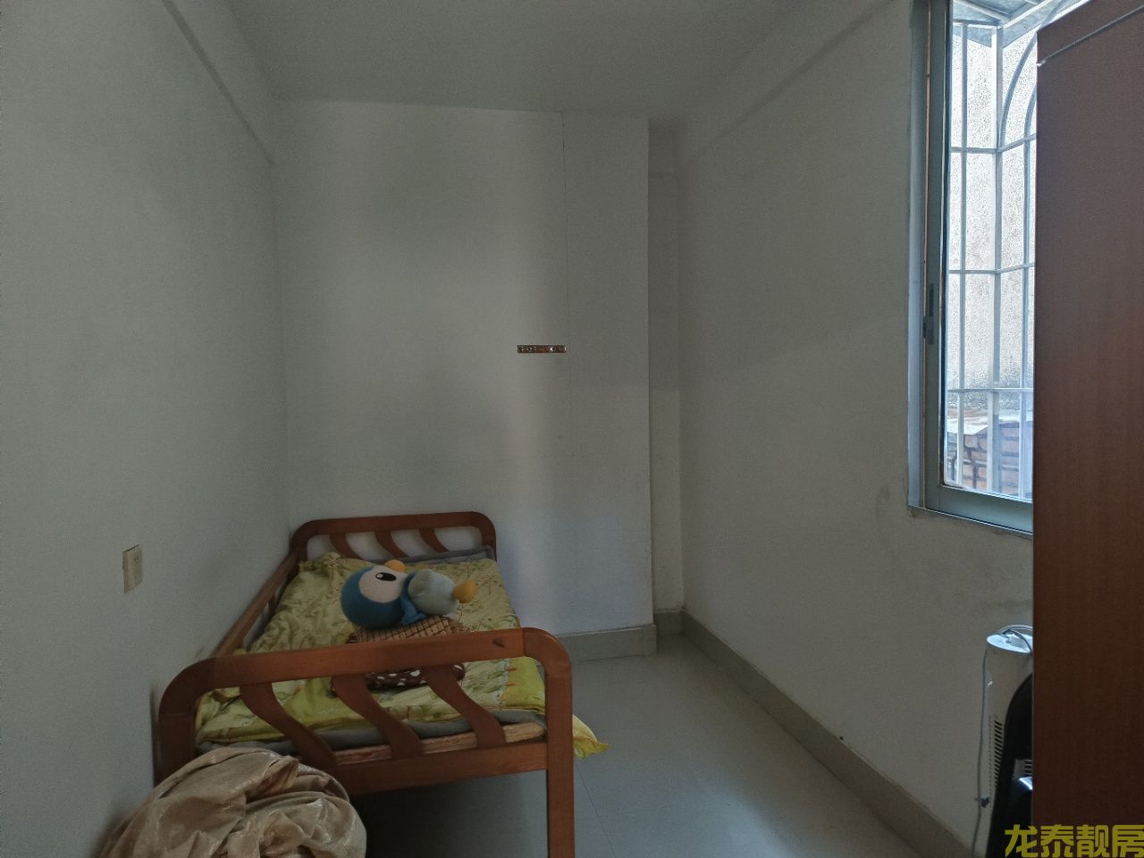 人民医院附近步梯6楼三房