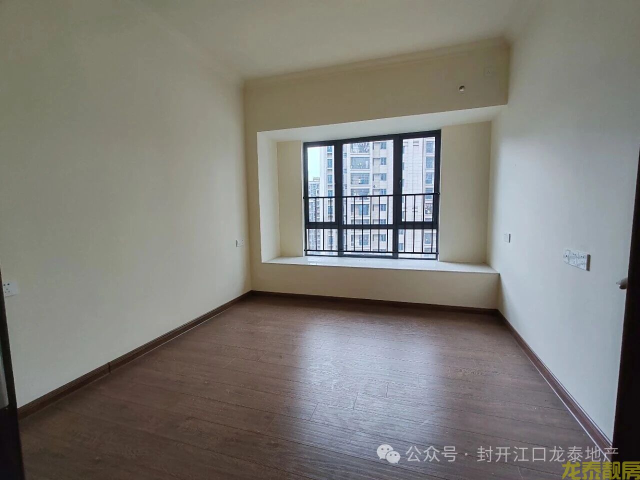 豪园一梯一户南北对流精装新房