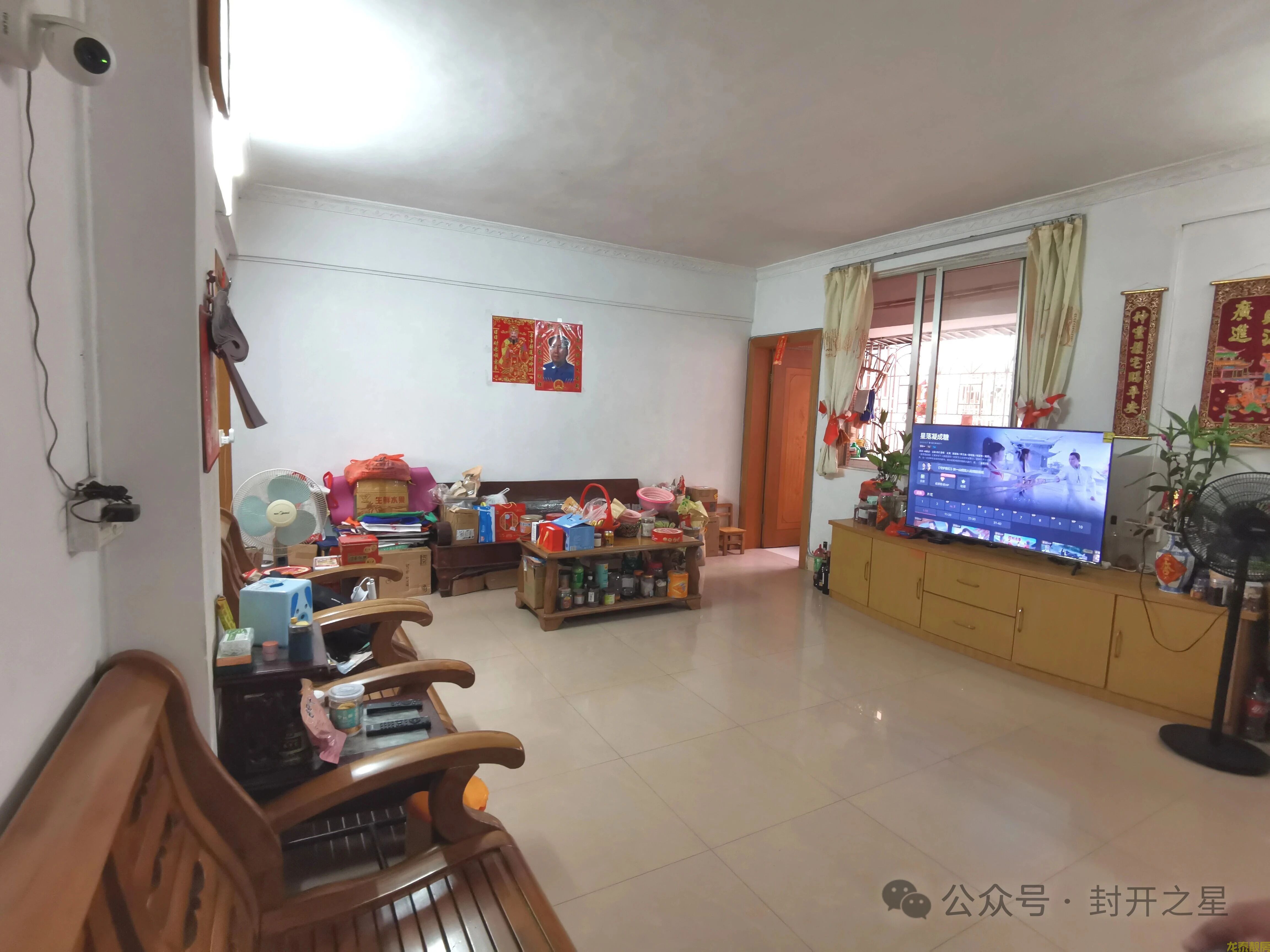 江滨公园附近步梯5楼精装三房可按揭