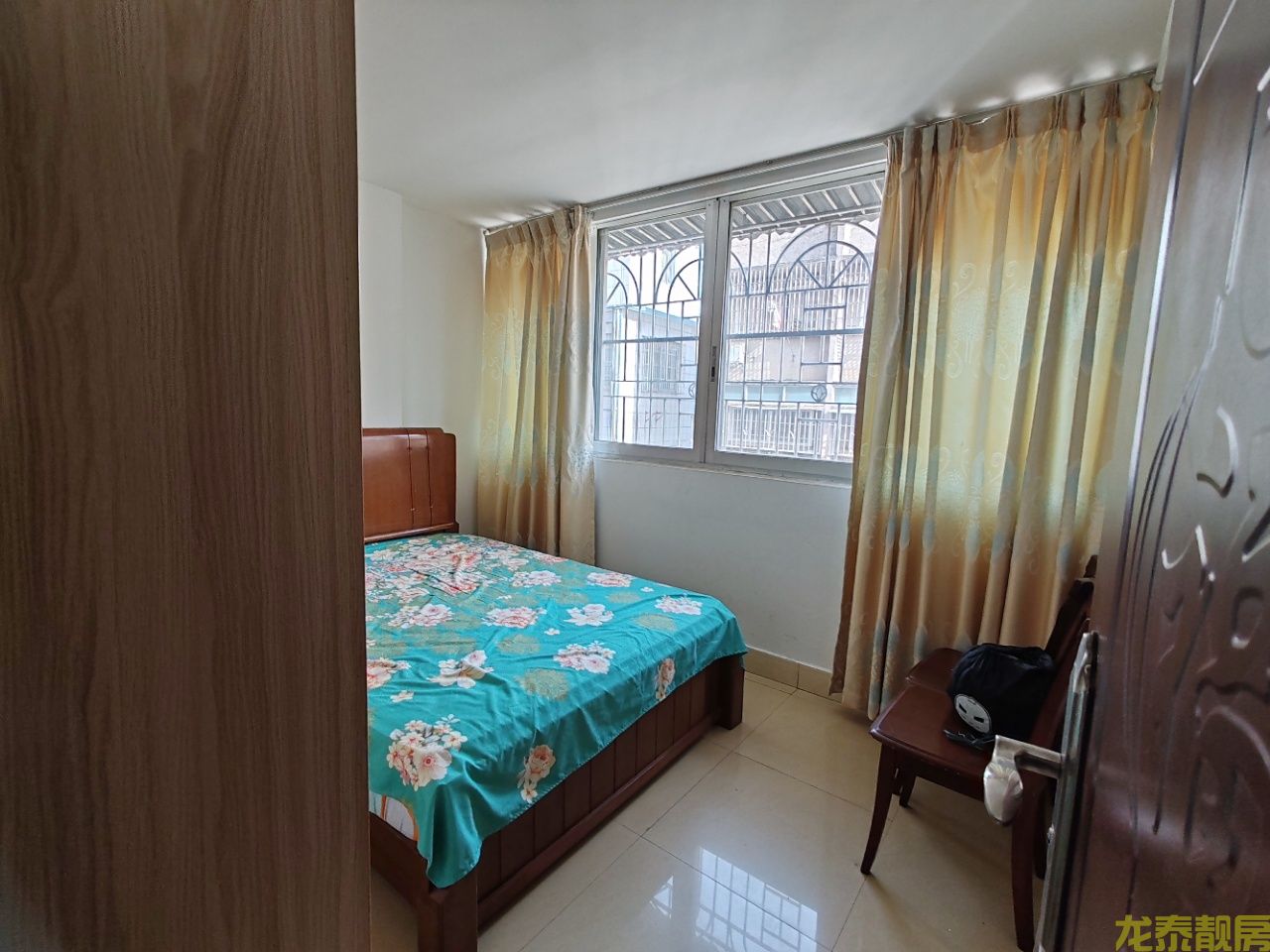 老城区繁华地段旧武装部，二小旁步梯四房