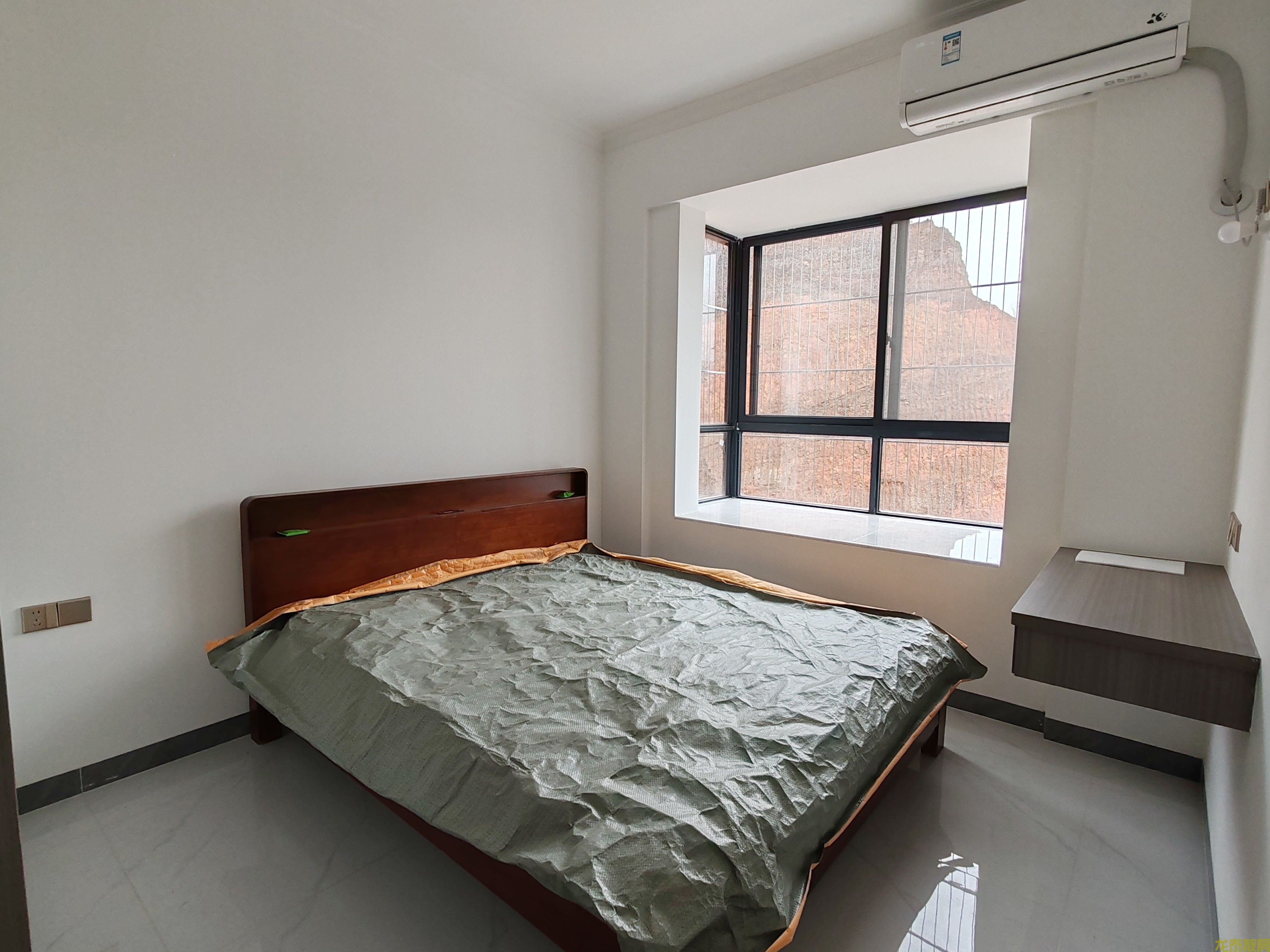 江南城“5字头全新精装三房”